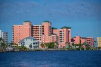 馬里納粉紅貝殼海濱和度假飯店 Pink Shell Beach Resort & Marina附近的飯店