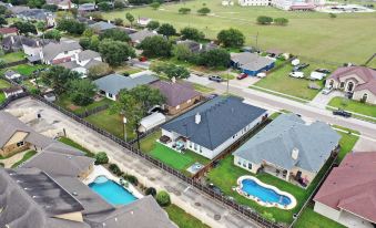 Graford by Avantstay Hot Tub, Firepit, Mini Putt