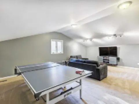 Lakefront Home Private Dock, Tiki Bar, Firepit Shore to Please by Avantstay Hotels in Westport