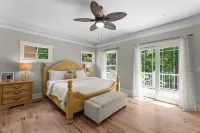 Making Waves by Avantstay Sleeps 20 + Pool Hotels in 