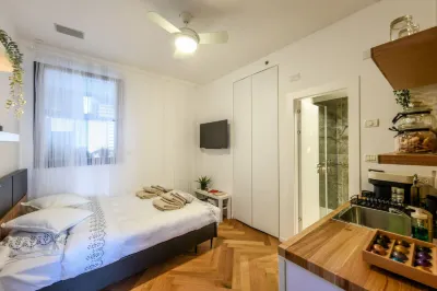 Stunning Modern Studio in Netanya from the beach
