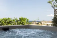 Cavo Marelia - Hot Tub