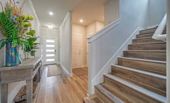 Peaceful Paradise Private Pool, Balcony Views + 5 Mins to Whitecap Beach