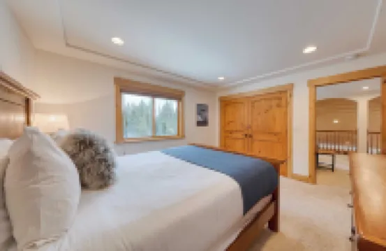 5 Mins to Ski Resort Ping Pong Pool Table Deck Donner Ridge by AvantStay
