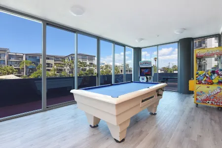 Beachfront Towers Отели рядом с достопримечательностью «Маручйдор Бич»