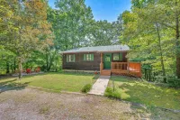 Peaceful 3 Bedroom Family Mountain Getaway in the Trees with Mirror Lake Access. - Chalets