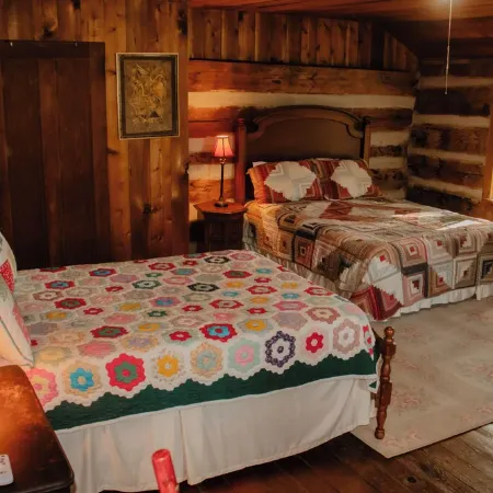 Rustic 1800s' Log Cabin with Modern Amenities on an Old Farm close to Owensboro