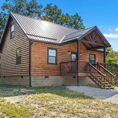 Cliff Haven at Red River Gorge 2-Bedroom Cabin with WiFi, AC, Fire Pit, Hot Tub