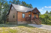 Cliff Haven at Red River Gorge 2-Bedroom Cabin with WiFi, AC, Fire Pit, Hot Tub