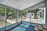 Peaceful Satsuma Escape w/ Dunns Creek Access - Parkering