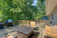 Harpers Ferry Cabin - Walk to Private Lake! - Pet Friendly