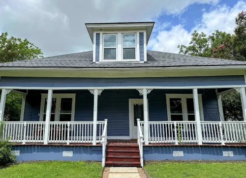 Charming Historic Bungalow with Modern Amenities - Cozy Getaway