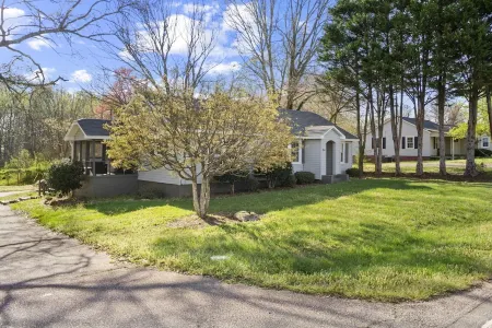 Travelers Rest Pet-Friendly 3BR, Porch & Grill