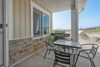 Ultimate Family Getaway – Air Hockey • Ping-Pong • Bikes • Bear Lake Fun!