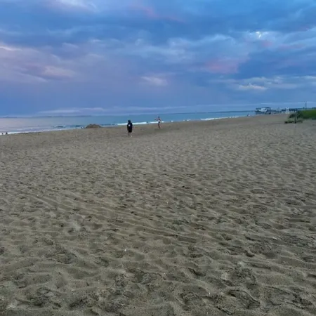 Cozy Newly Renovated 2-bedroom Condo By The Beach