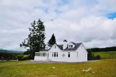 Balintombuie Holiday Home Hotels near Aonach air Chrith