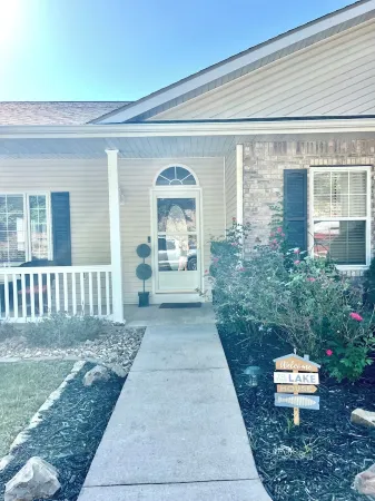 Beautiful lakefront house - calm cove, boat slip, amazing views, best location!