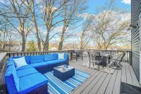 Luxury Lakefront Getaway Sleeps 16 near Chicago Family Friendly