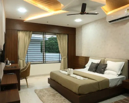 Govind Palace Restaurant and Resort Hotels in Khargone