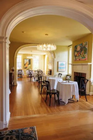 Ironclad Inn & Bourbon Room Отели рядом с достопримечательностью «Терминус оф Вирджиния Рейлуэй Трейл»