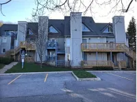 Rustic Mountainside Chalet Hotels in Blue Mountains