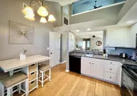 Charming 3-bedroom house with king bed  , pet friendly