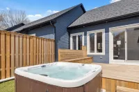 The Cottages at Blue - Hot Tub