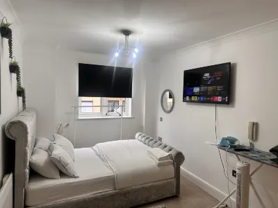 Charming Birmingham Apartment with mini balcony and WiFi with a free parking Hotels in Convention Quarter