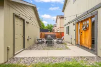 Downtown Sisters Suite - HOT TUB - Dog Friendly