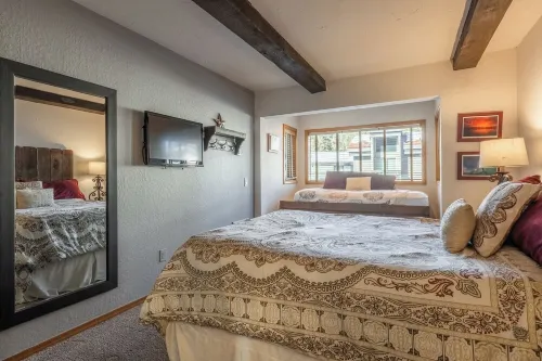 Slopeside Retreat at Mammoth Mountain, Ski-in\Ski-out at Canyon Lodge