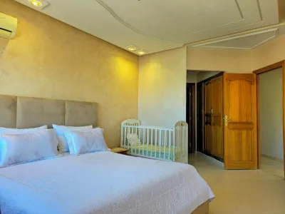 Spacious family friendly 3 bedroom apartment near the train station Các khách sạn ở 