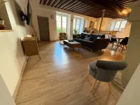 La Loge Lingone-garage privatif Hotels in Langres