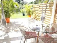 Lovely duplex apartment on the ground floor, garden and swimming pool. Small pets accepted! Hotels in Baie-Mahault
