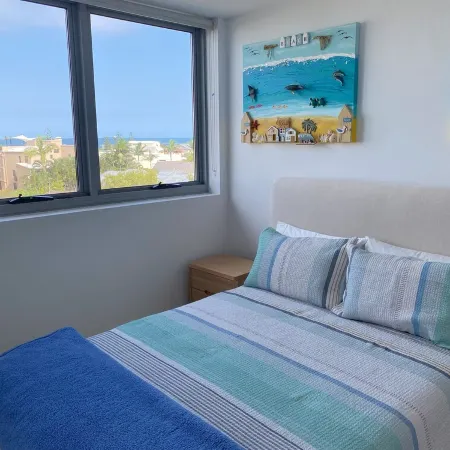 New Beach Luxury 3B2B, Ocean Views! 250m to Buddina Beach! Hotels in Buddina