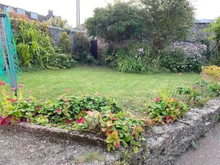 Beautiful Devon Period Cottage 5 min walk to beach Отели в г. Ком Мартин