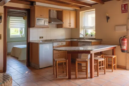 Casa de alquiler  íntegro  en un entorno rural con acceso  a un río Отели в г. Бергантиньос