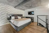 Stylish Loft / Deep Ellum / Downtown Dallas Hotels in Deep Ellum