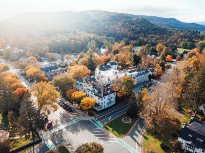 紅獅旅館 Kripalu Center For Yoga & Health附近的飯店