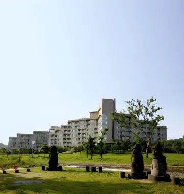 Hanwha Resort Jeju Hotels near Sangumburi
