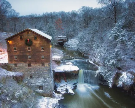 Red Door Tudor in Historic Newport Glen/ Mill Creek Park Hotels in Boardman Township