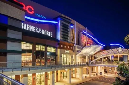 Beautiful 1-bedroom condo in Frisco near Shops