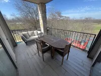 Peaceful river views/Guadalupe access/Swimming Pool/2 bed 2 bath/Sleeps 6