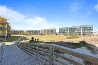 The Endless Wave: Oceanfront Condo, Sunrise View, Pool, 1-mile to Dining & Pier