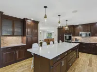 Spacious Sleeps 18+ 6-bedroom house with movie theatre, sports court, huge yard