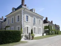 Chateau de La Resle - Design Hotels Hotels in Saint-Florentin