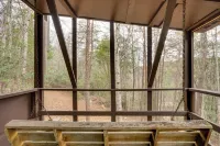 Peaceful Warne Cabin Fenced Yard and Screened Porch - Wifi