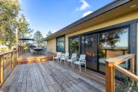 Private Pool & Large Deck: Modern Cotati Villa! - مسبح خاص
