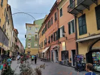 TWO-ROOM APARTMENT 20 METERS FROM THE SEA WITH ELEVATOR AND PARKING SPACE. Hotel a Loano