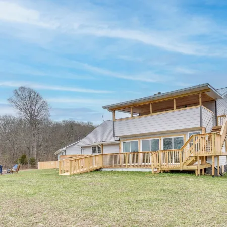 Deer Lake Lodge on 700 Wooded Acres in Dayton!