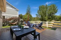 Rigden Retreat Garage, Dog Friendly, Near Trails Hotel in zona Council Tree Library